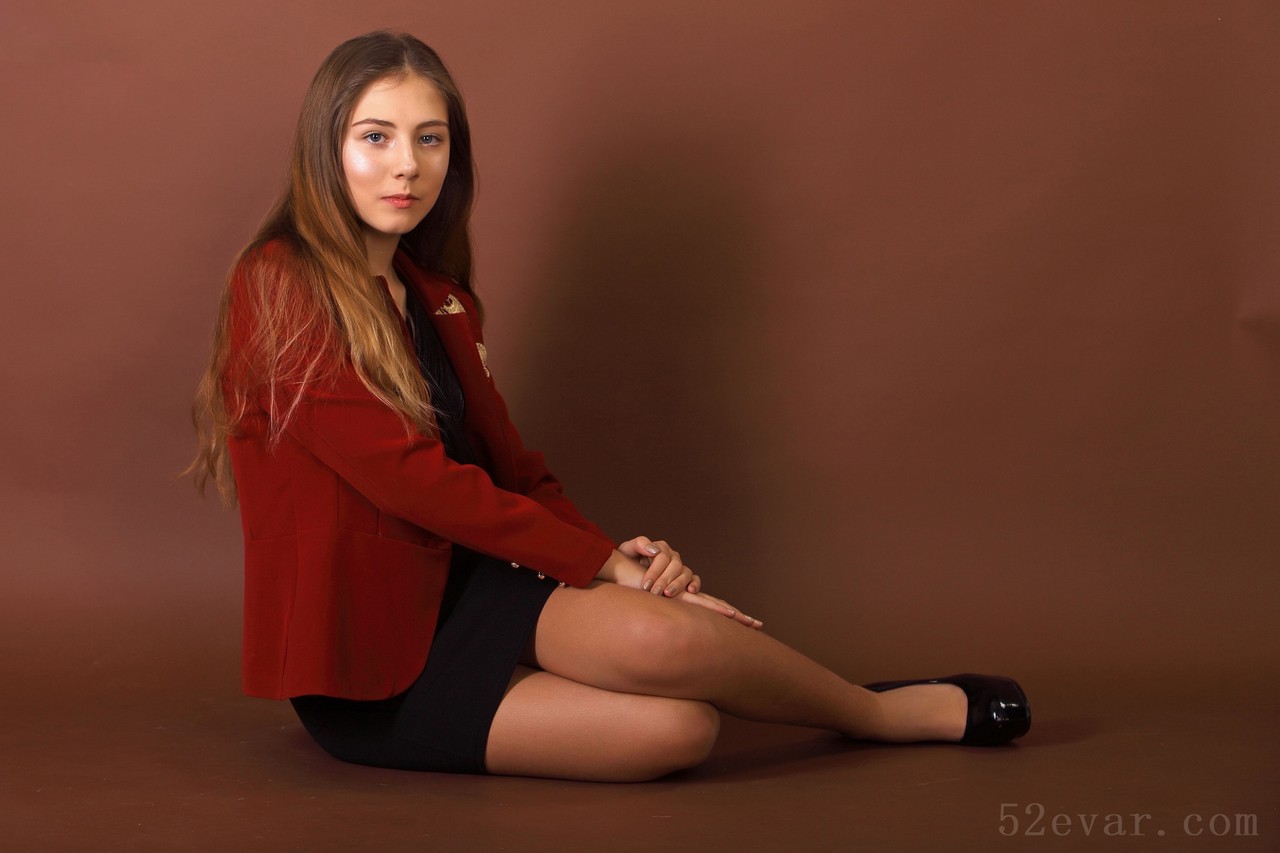 Alissa红色正装写真