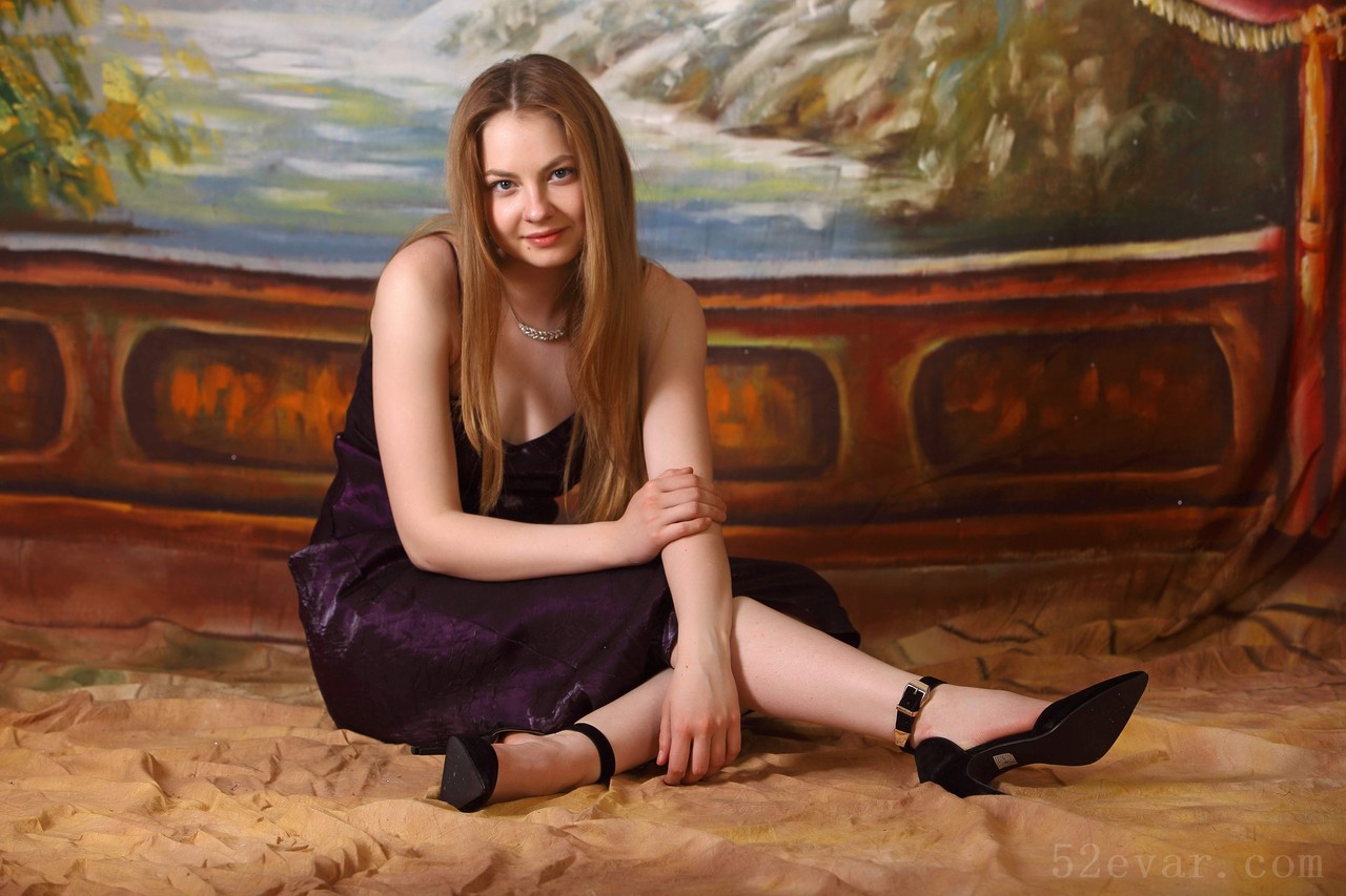 Bella紫色长裙写真