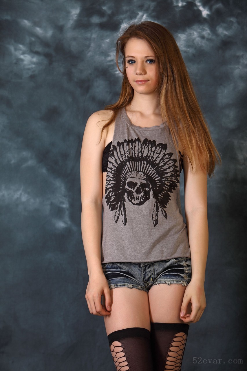 [136P] Elona半透黑丝袜写真