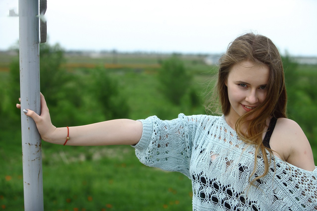 Hanna蓝色毛衣写真