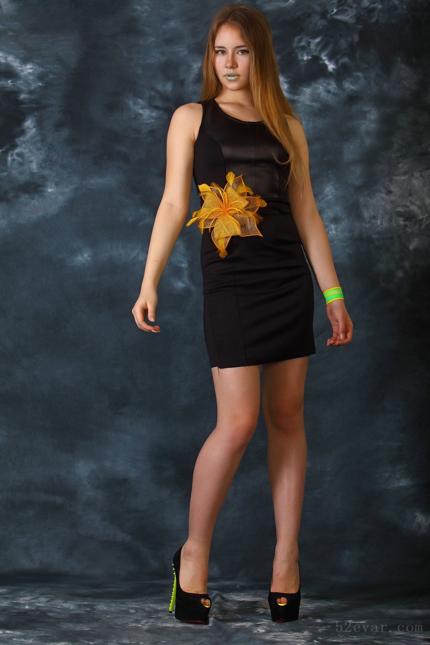 Hanna秘书装写真