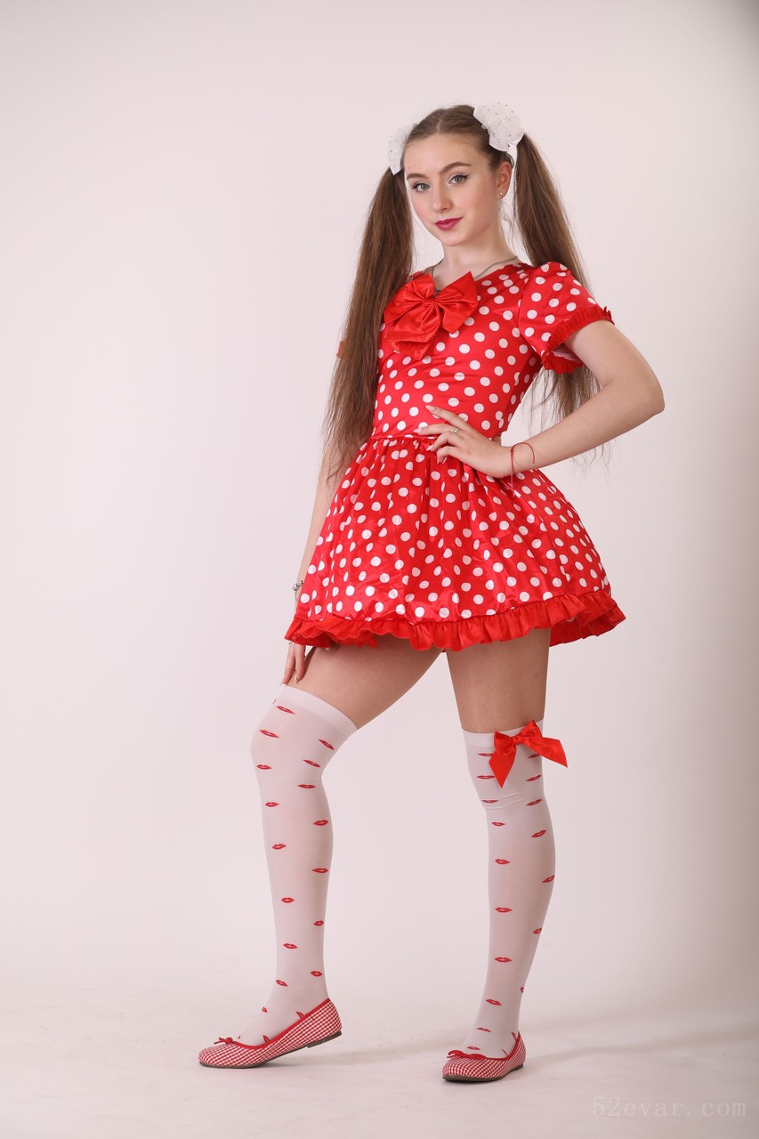 Katie双马尾红色连衣裙写真