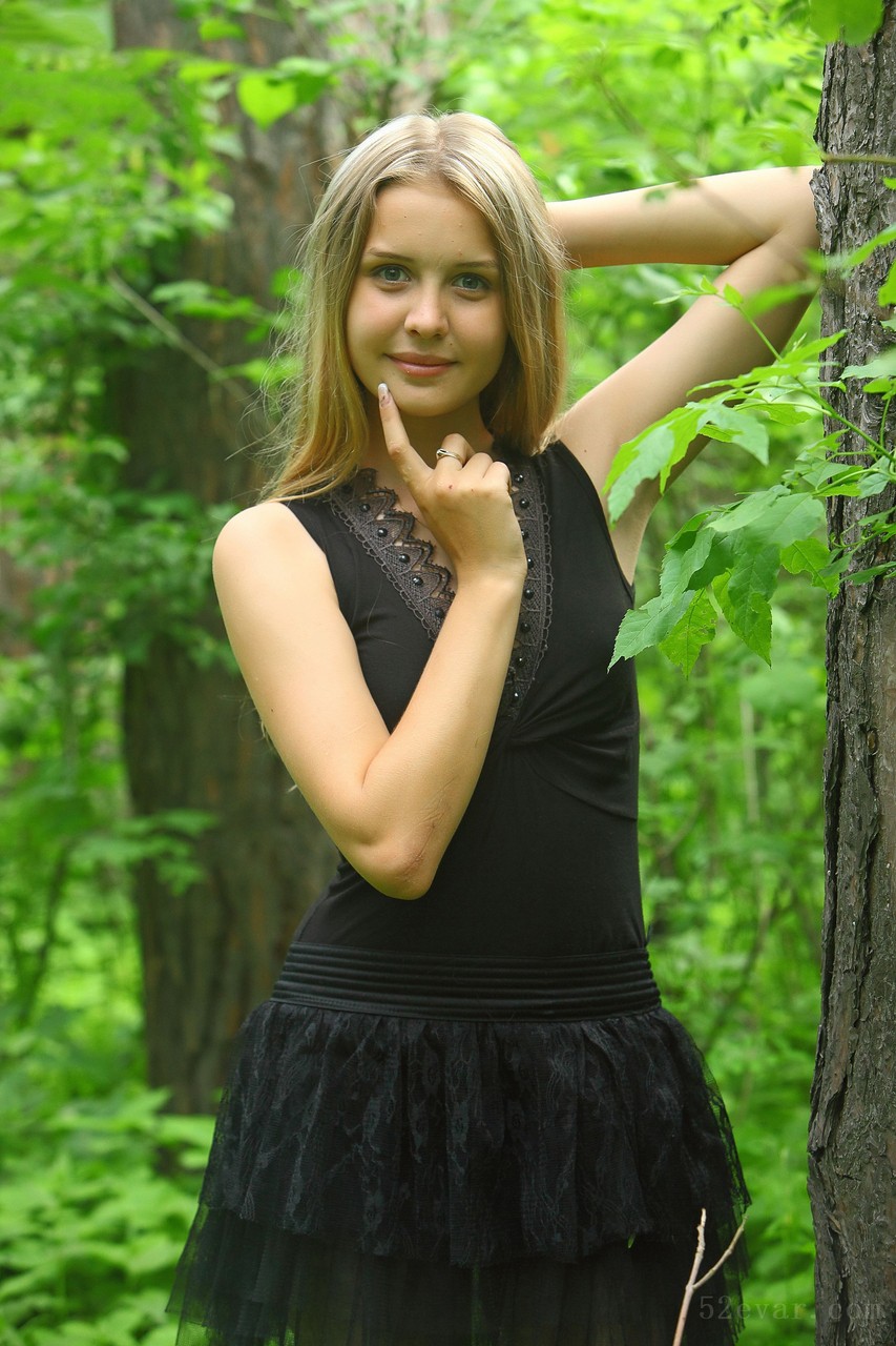 Mika连体短裙写真