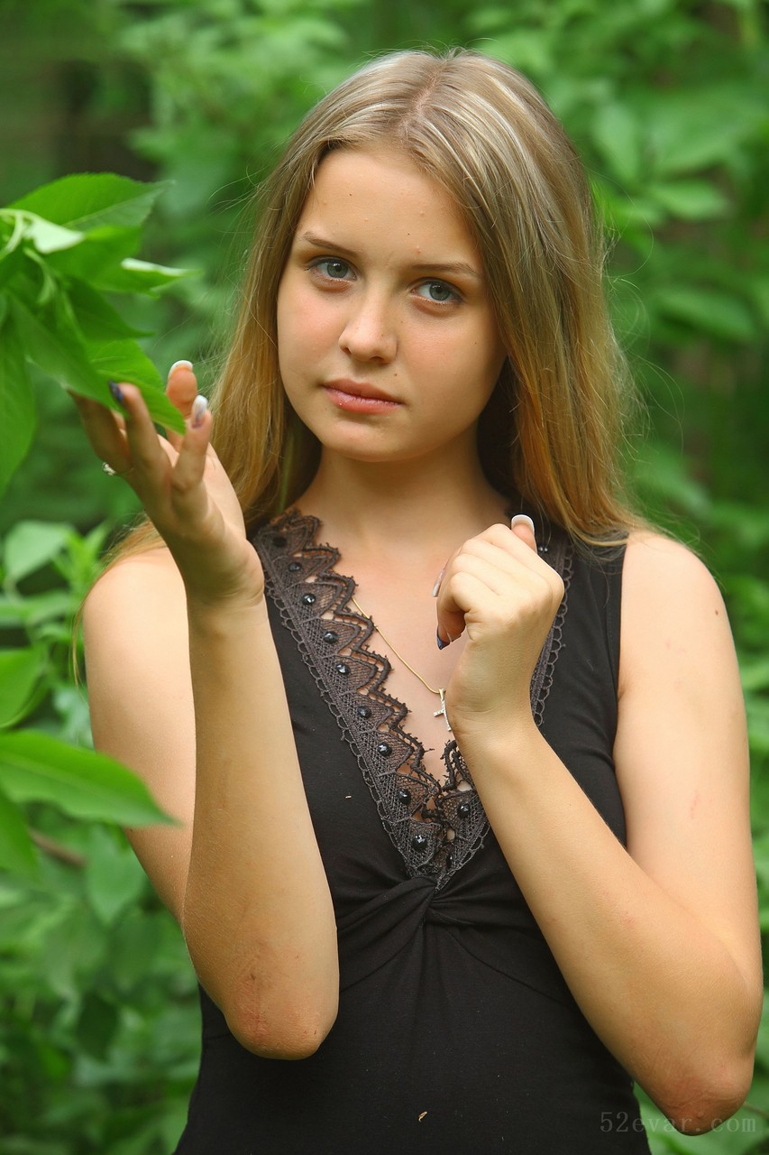 Mika连体短裙写真