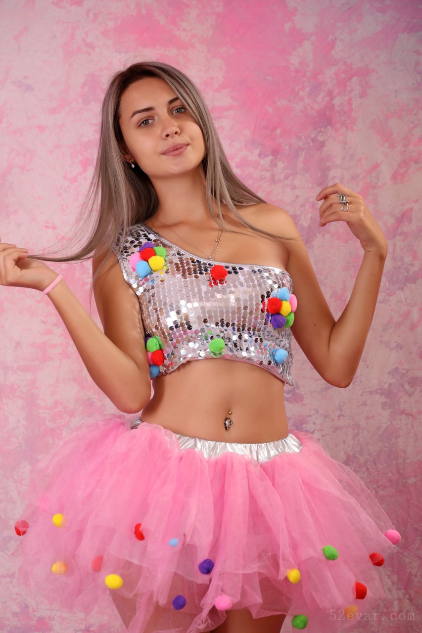 [236P] Mika粉色公主裙写真