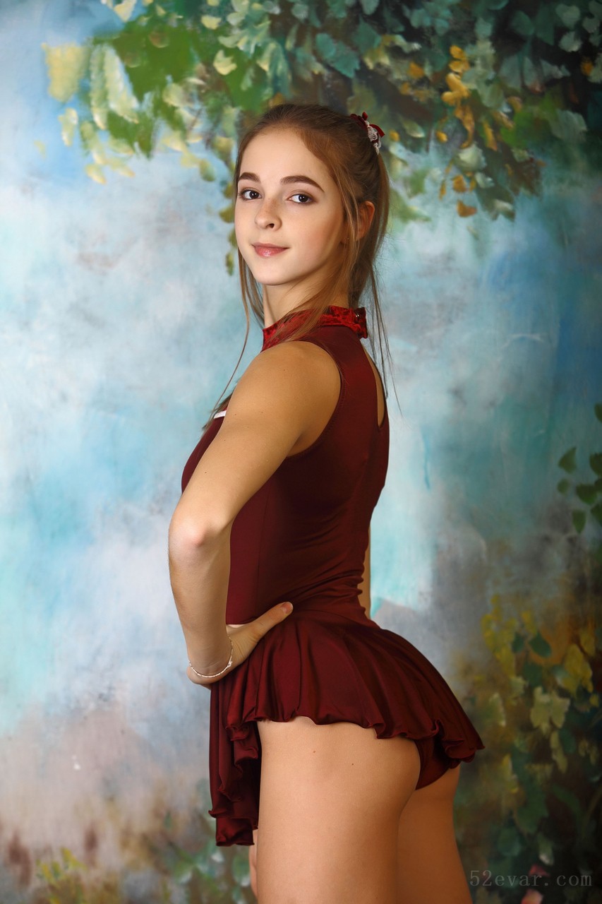 [332P+3V] Eva酒红色连衣短裙写真